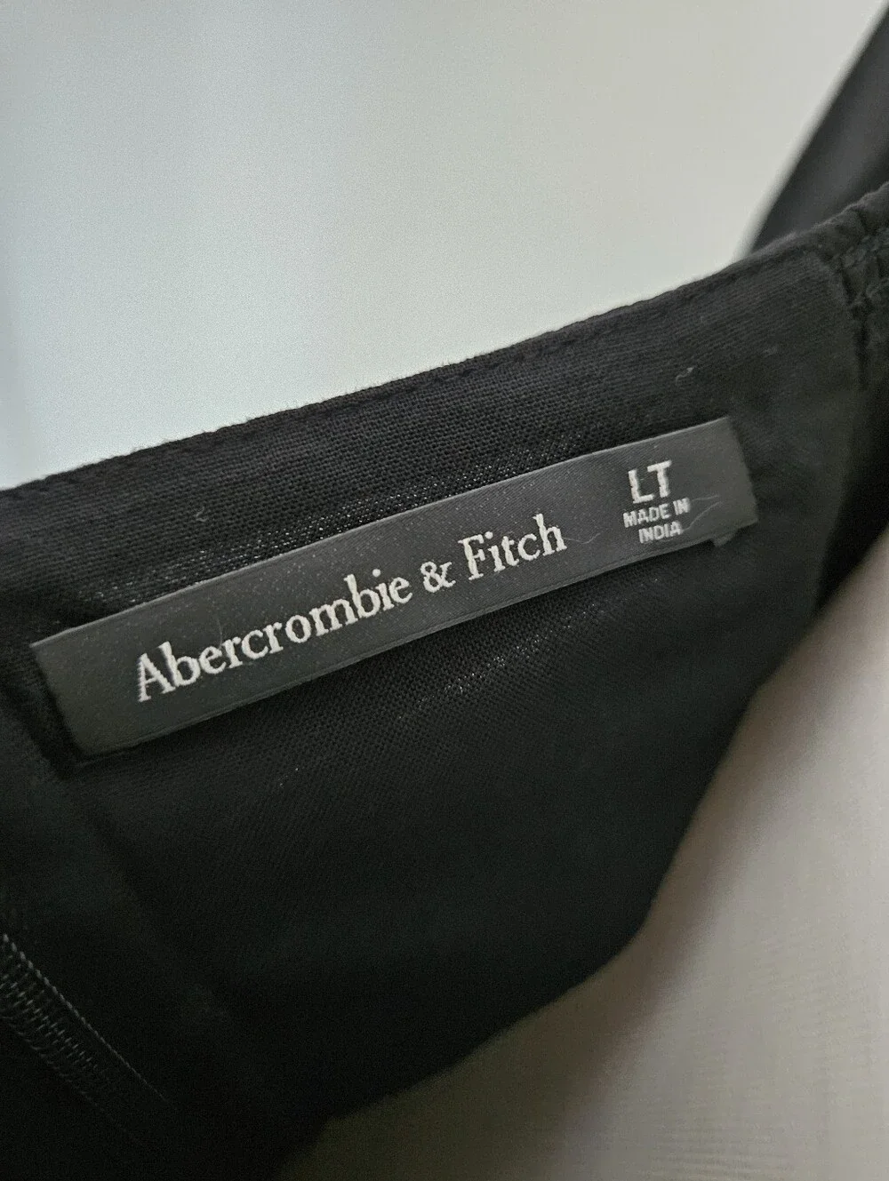 Abercrombie & Fitch | Elegant Black Pleated Maxi Dress with Puff Sleeves